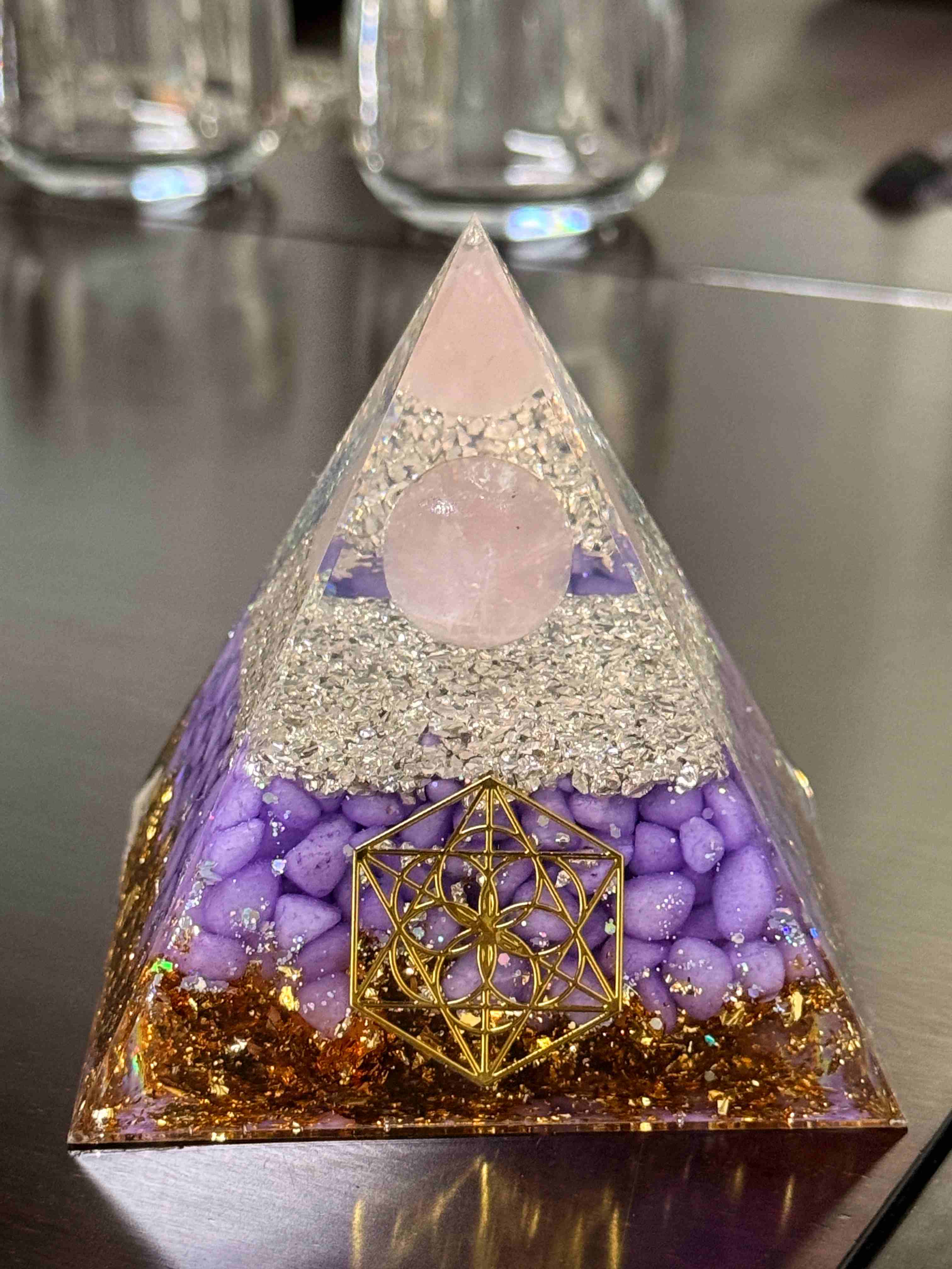 The amethyst in the energy tower  Each piece measures 8/8/9cm